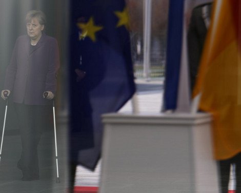 Οταν η Μέρκελ έχει ξαναεμφανιστεί με πατερίτσες -Η εγχείρηση στην οποία είχε υποβληθεί [εικόνες & βίντεο] | iefimerida.gr 2