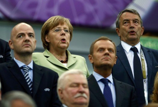 Η Μέρκελ στις εξέδρες του γηπέδου στον αγώνα Γερμανία-Ελλάδα [εικόνες] | iefimerida.gr 0