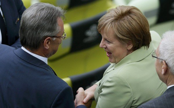 Η Μέρκελ στις εξέδρες του γηπέδου στον αγώνα Γερμανία-Ελλάδα [εικόνες] | iefimerida.gr 1