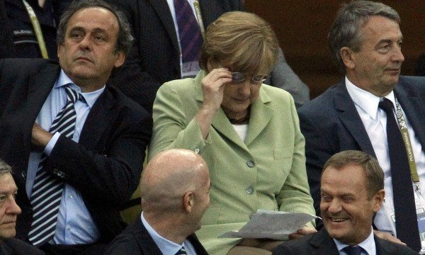 Η Μέρκελ στις εξέδρες του γηπέδου στον αγώνα Γερμανία-Ελλάδα [εικόνες] | iefimerida.gr 4