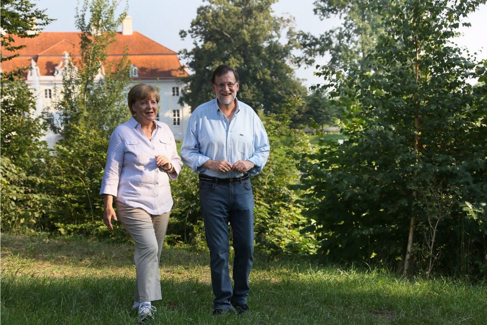 Η άσπρη κάλτσα της Μέρκελ [εικόνες] | iefimerida.gr 0