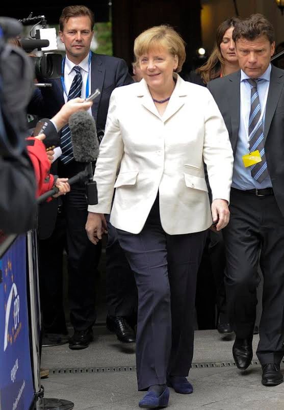 Guardian: Λευκό σακάκι η Μέρκελ -Είναι έτοιμη για ειρήνη ; [εικόνες] | iefimerida.gr 2