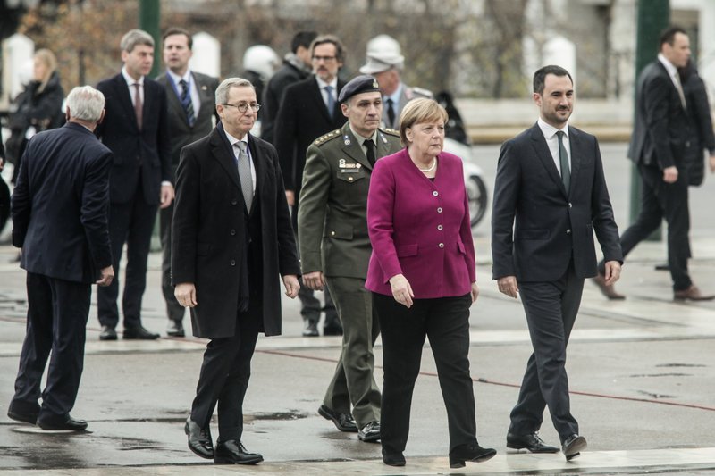 Η Ανγκελα Μέρκελ κατέθεσε στεφάνι στο Μνημείο του Αγνωστου Στρατιώτη [εικόνες] | iefimerida.gr 0