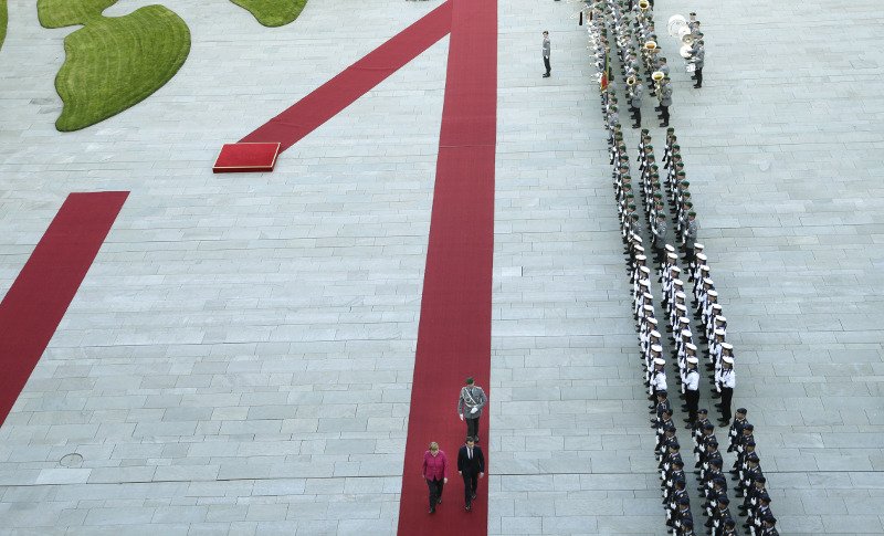 Πρώτη συμφωνία Μέρκελ- Μακρόν: Ανοιξαν τη συζήτηση για αλλαγές στην ΕΕ [εικόνες] | iefimerida.gr 3