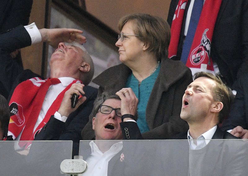 Η Μέρκελ πήγε γήπεδο -Οι αντιδράσεις της στις φάσεις [εικόνες] | iefimerida.gr 0