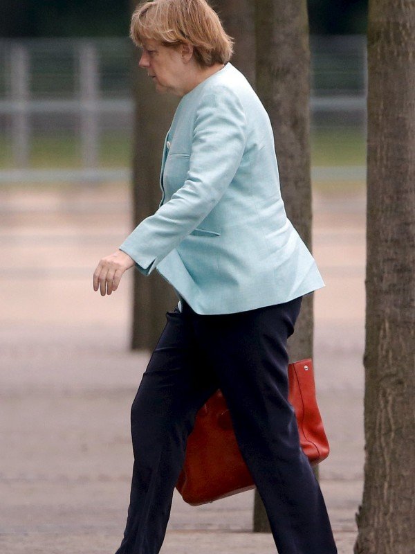 Η Ανγκελα Μέρκελ κουρασμένη και σκυφτή όσο ποτέ [εικόνες] | iefimerida.gr 2