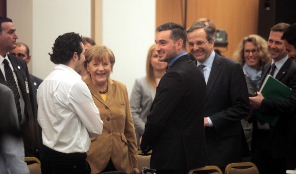 Αυτή είναι η ξανθιά γαλανομάτα σωματοφύλακας της Μέρκελ που τους γοήτευσε όλους [εικόνες] | iefimerida.gr 1