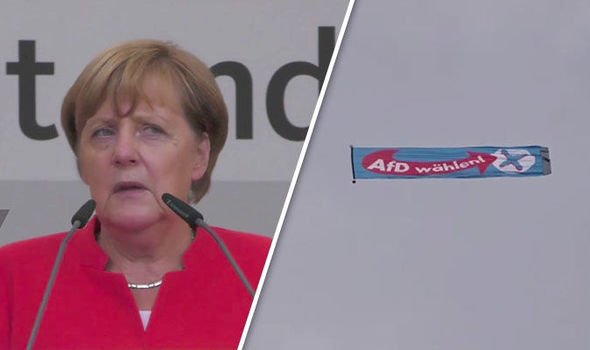 Αποδοκίμασαν και πάλι την Μέρκελ σε ομιλία της- Την φώναζα «ψεύτρα» οπαδοί της AfD [βίντεο] | iefimerida.gr 0