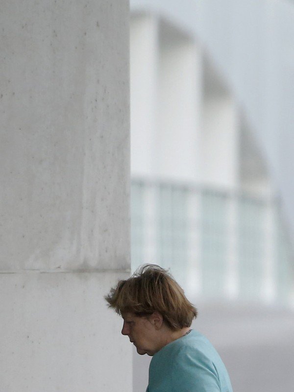 Η Ανγκελα Μέρκελ κουρασμένη και σκυφτή όσο ποτέ [εικόνες] | iefimerida.gr 5