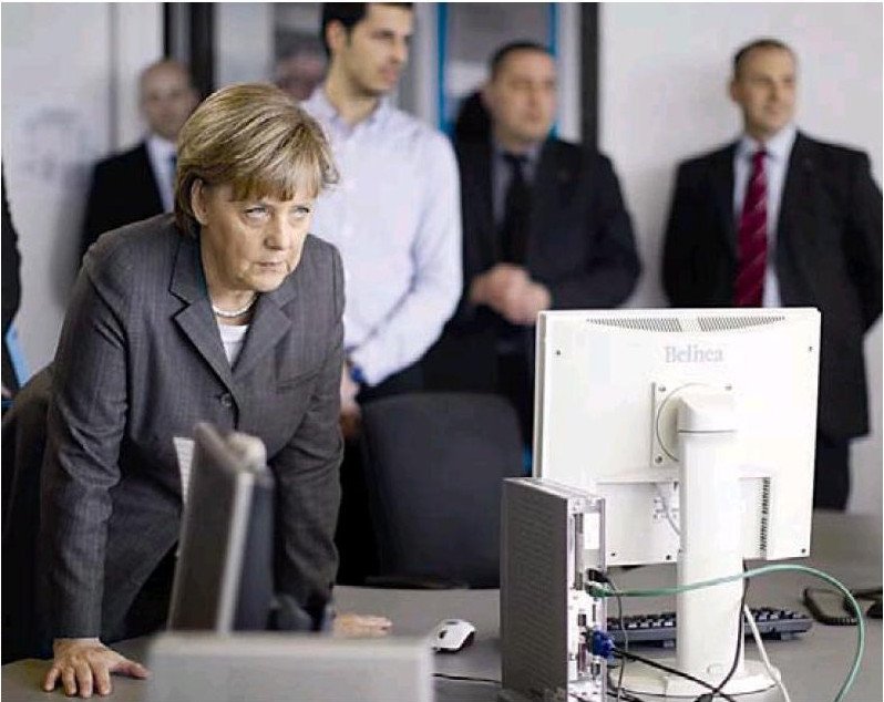 Ποιος ...αφιερώνει στη Μέρκελ το  Foxy Lady του Χέντριξ [εικόνα+βίντεο] | iefimerida.gr 0