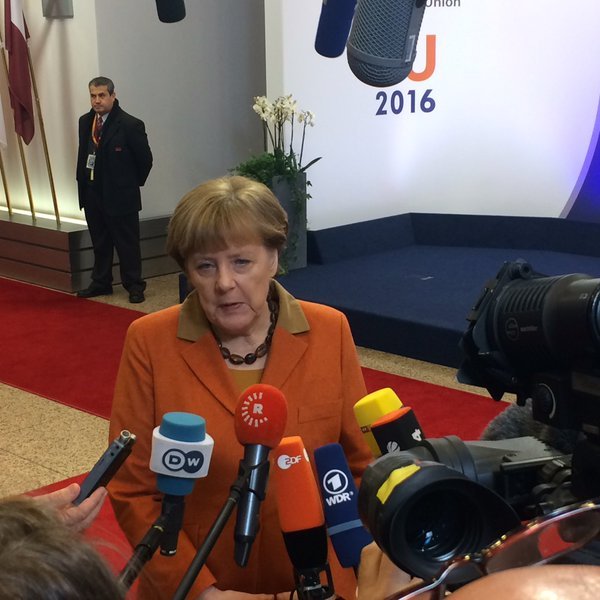 Θρίλερ στις Βρυξέλλες για τα κλειστά σύνορα -Διαφωνούν Μέρκελ και Ολάντ | iefimerida.gr 3