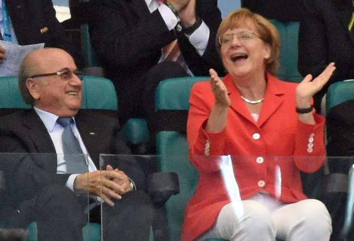 Οταν η Μέρκελ βλέπει ποδόσφαιρο -Πανηγύρισε με την ψυχή της το θρίαμβο της Γερμανίας [εικόνες] | iefimerida.gr 3