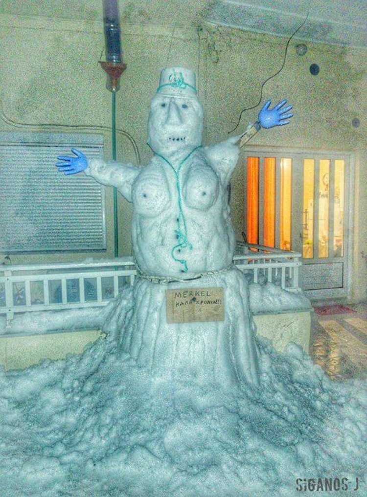 Στην Κρήτη έκαναν την Μέρκελ... χιονάνθρωπο [εικόνα] | iefimerida.gr 0