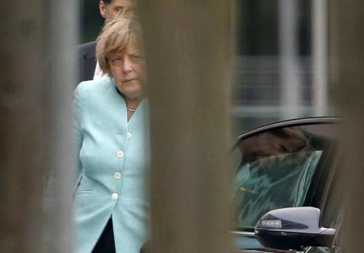 Η Ανγκελα Μέρκελ κουρασμένη και σκυφτή όσο ποτέ [εικόνες] | iefimerida.gr 0