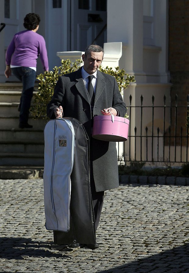 Ο 89χρονος Ρούπερτ Μέρντοχ παντρεύτηκε τη Τζέρι Χολ: Δεν φορούσε νυφικό -Μια λευκή καπαρντίνα μόνο [εικόνες] | iefimerida.gr 3