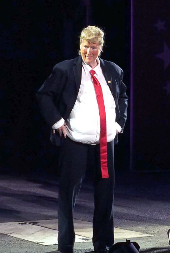 Ο ρόλος της ζωής της: Η Μέριλ Στριπ μιμείται απολαυστικά τον Ντόναλντ Τραμπ [εικόνες] | iefimerida.gr 3