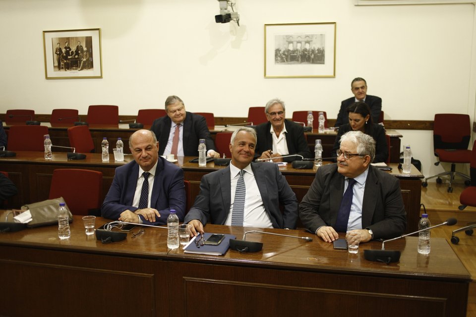 Αγρια κόντρα Παππά με Βορίδη και Βενιζέλο στην Επιτροπή Θεσμών και Διαφάνειας [βίντεο] | iefimerida.gr 3