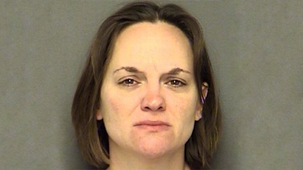 Απίστευτο: Εβαλε το 2χρονο παιδάκι της στο φούρνο! [εικόνες] | iefimerida.gr 2