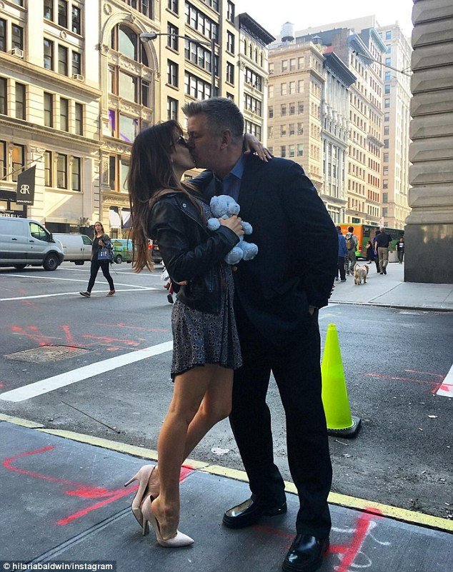 Πατέρας για τέταρτη φορά θα γίνει ο Άλεκ Μπάλντουιν [εικόνες] | iefimerida.gr 4