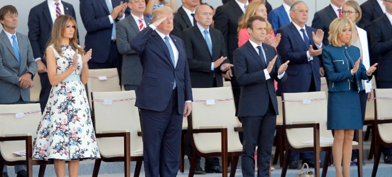 Εντυπωσιασμένος ο Τραμπ από την παρέλαση στο Παρίσι [εικόνες] | iefimerida.gr 0