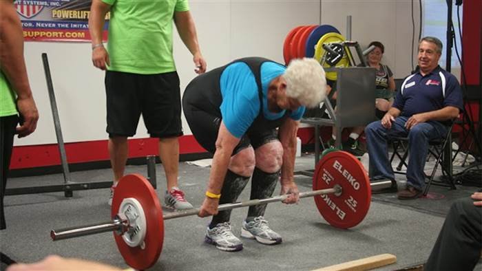 Απίστευτο: 78χρονη κάνει γυμναστική με βάρη και σηκώνει 111 κιλά! [εικόνες & βίντεο] | iefimerida.gr 5