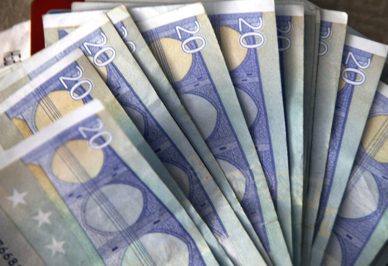 Ανοιχτές τρεις φορολογικές εκκρεμότητες: Τέλη κυκλοφορίας, πλαστικό χρήμα και αδήλωτα εισοδήματα | iefimerida.gr 1