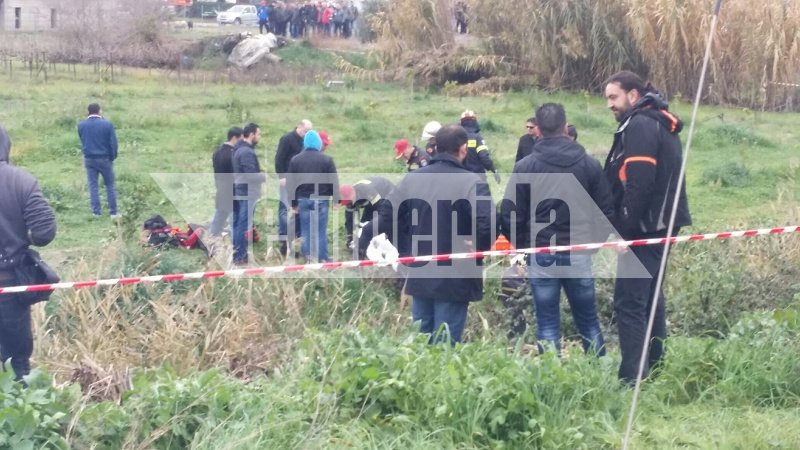 Νεκροί οι δύο αγνοούμενοι στο Μεσολόγγι -Σε αρδευτικό κανάλι βρέθηκε το ΙΧ [εικόνες] | iefimerida.gr 1