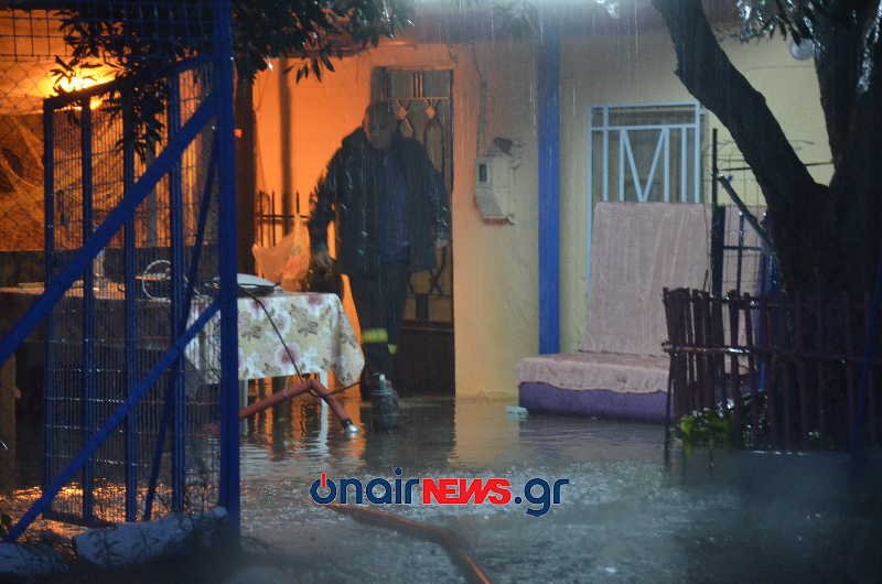 Σοβαρά προβλήματα από την κακοκαιρία -«Πνίγηκαν» πολλές περιοχές [εικόνες & βίντεο] | iefimerida.gr 1