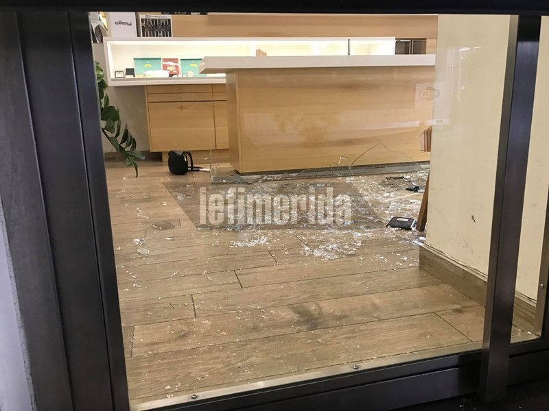 Με ούζι μπήκαν στο κοσμηματοπωλείο οι ληστές -Στα 20 μέτρα υπήρχαν αστυνομικοί, δεν αντιλήφθηκαν τίποτα | iefimerida.gr 1