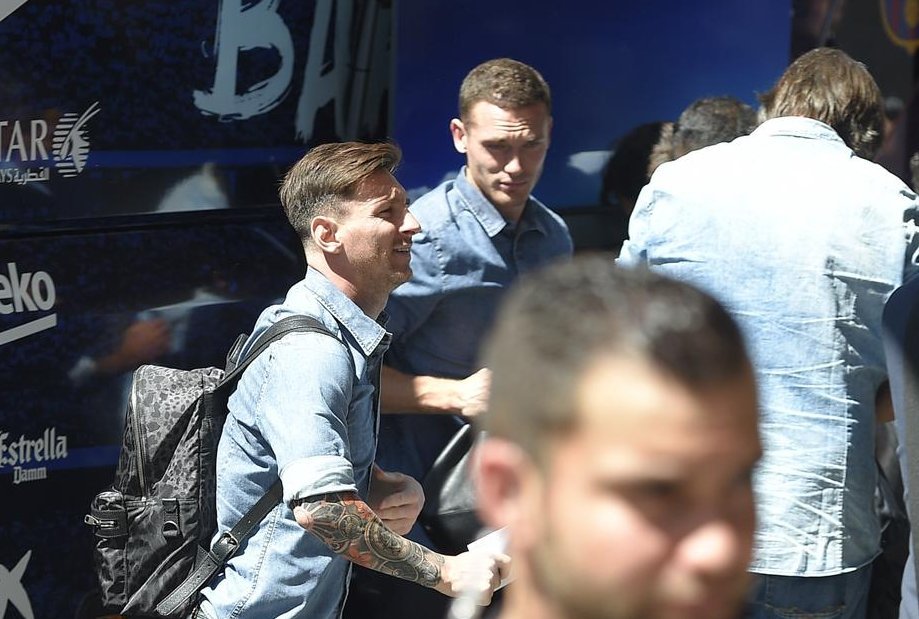 Τσάμπιονς Λιγκ: Κοστούμι vs τζην πουκάμισο - Το διαφορετικό στιλ για Γιουβέντους και Μπάρτσα [εικόνες] | iefimerida.gr 4