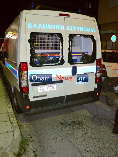 Επιθέσεις κατά αστυνομικών και ζημιές σε οχήματα της ΕΛ.ΑΣ στο Μεσολόγγι -Οκτώ συλλήψεις [εικόνες] | iefimerida.gr 2