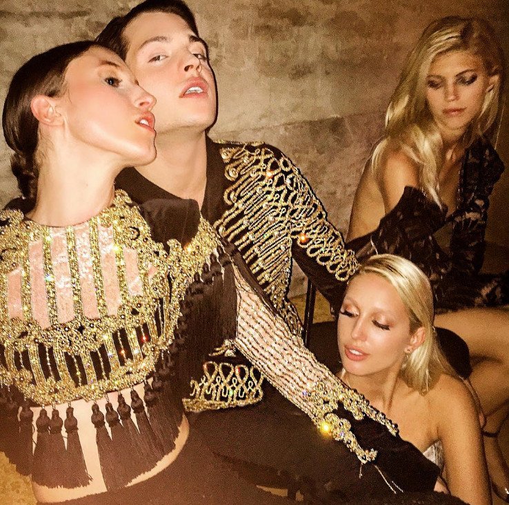 Η εγγονή του τέως στα Οσκαρ Μόδας -Με Balmain, σαν την Κιμ Καρντάσιαν [εικόνες] | iefimerida.gr 4