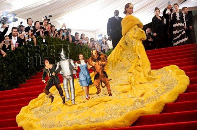 Το ίντερνετ σπάει πλάκα με την Ριάνα και την Σάρα Τζέσικα Πάρκερ -Γελάνε με τα ρούχα τους [εικόνες] | iefimerida.gr 4