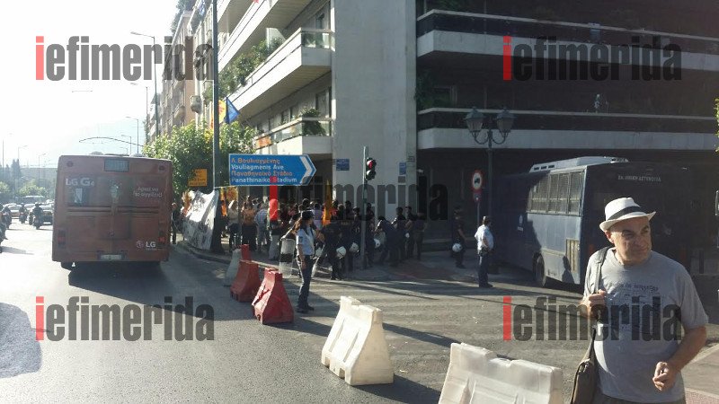 Κατάληψη στα γραφεία της Κομισιόν στην Αθήνα από το ΜΕΤΑ [εικόνες] | iefimerida.gr 8