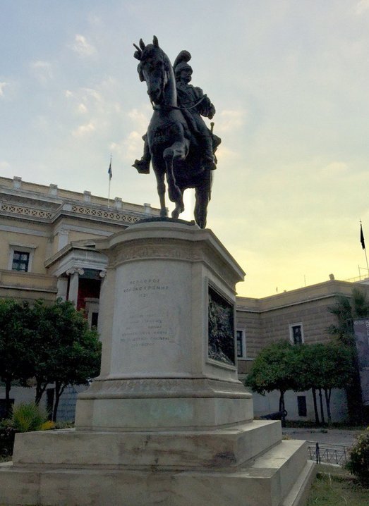 «Καθάρισαν» το άγαλμα του Κολοκοτρώνη -Είχε πέσει θύμα βανδάλων [εικόνες] | iefimerida.gr 2