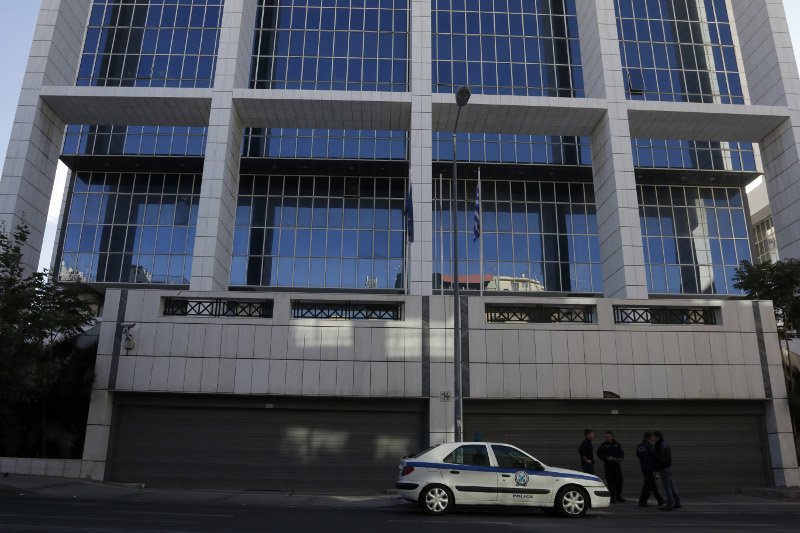 Η μεταφορά του 29χρονου αποστολέα των τρομοδεμάτων στον ανακριτή -Αλληλέγγυοι φώναζαν συνθήματα [εικόνες] | iefimerida.gr 0