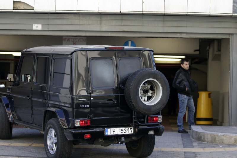 Η μεταφορά του 29χρονου αποστολέα των τρομοδεμάτων στον ανακριτή -Αλληλέγγυοι φώναζαν συνθήματα [εικόνες] | iefimerida.gr 2