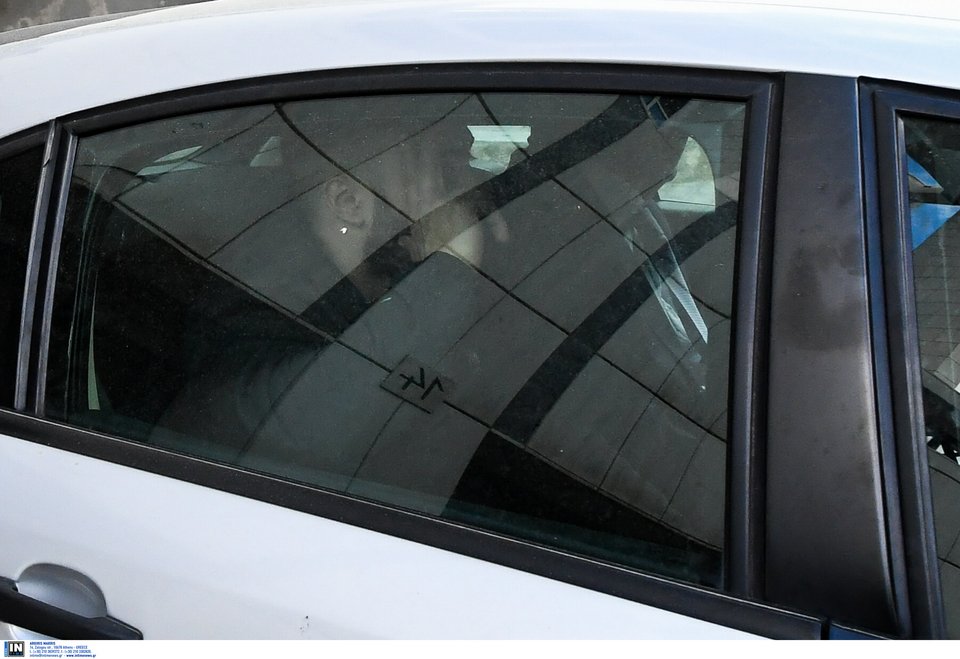 Μεταγωγή των δύο δικηγόρων που συνελήφθησαν για την υπόθεση της «μαφίας των φυλακών Κορυδαλλού»