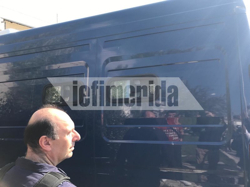Με όχημα της ΕΛ.ΑΣ. έφτασαν στις φυλακές Κορυδαλλού ο Γιάννος Παπαντωνίου και η σύζυγός του