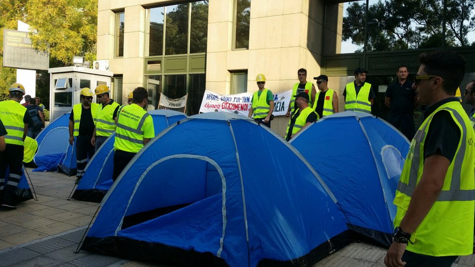 Οι μεταλλωρύχοι της Χαλκιδικής έστησαν σκηνές έξω από το υπουργείο Περιβάλλοντος [εικόνες] | iefimerida.gr 5