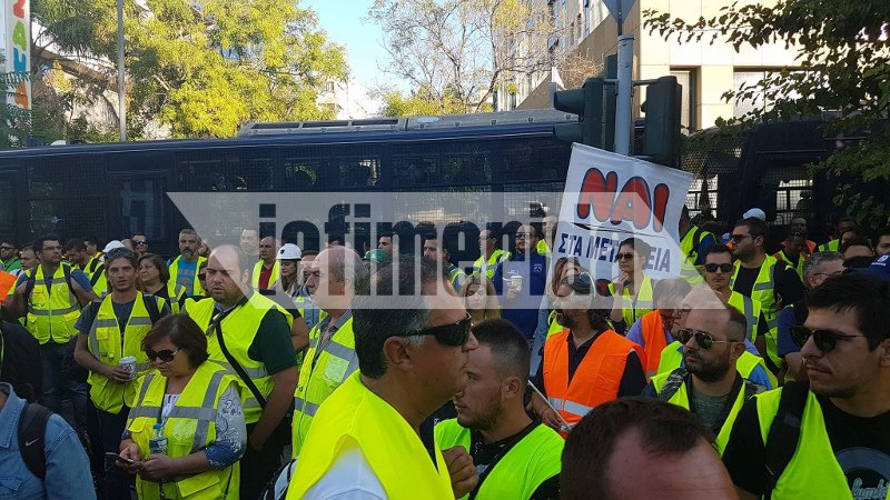 Εξω από το υπουργείο Περιβάλλοντος οι μεταλλωρύχοι -Εκπνέει σήμερα το τελεσίγραφο της Eldorado | iefimerida.gr 2