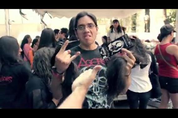 Μεταλάδες ξυρίζουν τα μαλλιά τους για τα παιδιά με καρκίνο -Το ευαίσθητο πρόσωπο των «σκληρών» [εικόνες&βίντεο] | iefimerida.gr 2