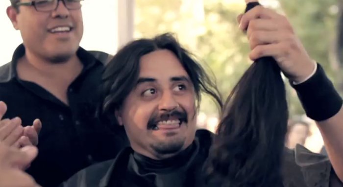 Μεταλάδες ξυρίζουν τα μαλλιά τους για τα παιδιά με καρκίνο -Το ευαίσθητο πρόσωπο των «σκληρών» [εικόνες&βίντεο] | iefimerida.gr 3