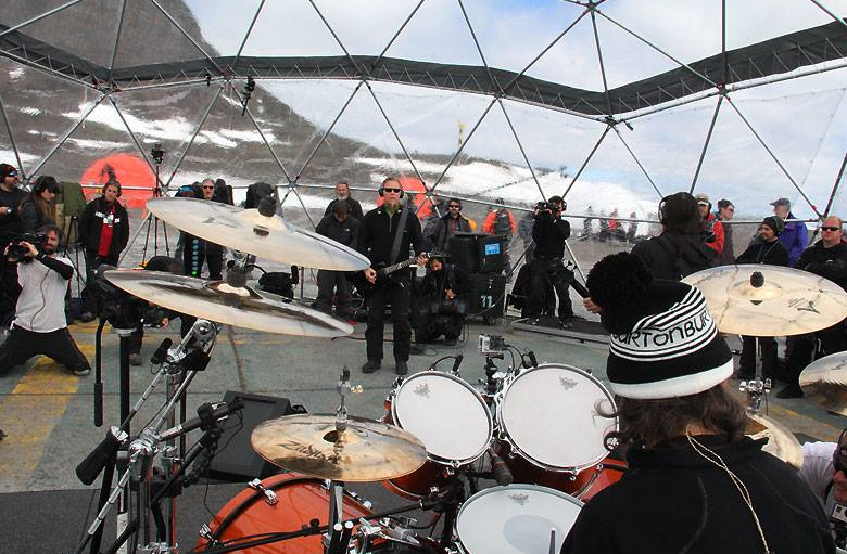 Το πρώτο συγκρότημα που έπαιξε live στην Ανταρκτική -«Δεν υπήρξαν... πιγκουίνοι στους θαυμαστές» [εικόνες] | iefimerida.gr 4