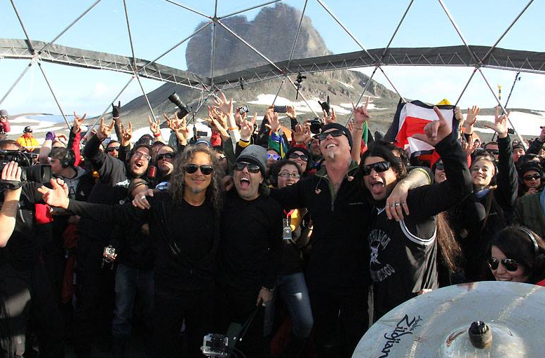 Το πρώτο συγκρότημα που έπαιξε live στην Ανταρκτική -«Δεν υπήρξαν... πιγκουίνοι στους θαυμαστές» [εικόνες] | iefimerida.gr 0