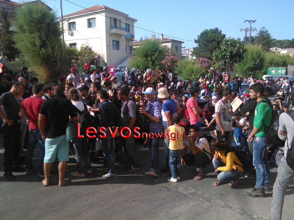 Αιματηρές συμπλοκές μεταναστών στο λιμάνι της Μυτιλήνης [εικόνες & βίντεο] | iefimerida.gr 3