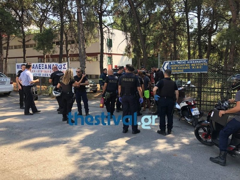 Θεσσαλονίκη: Πρόσφυγες έβαλαν φωτιά σε κέντρο φιλοξενίας -Διαμαρτυρία για το φαγητό [εικόνες] | iefimerida.gr 0