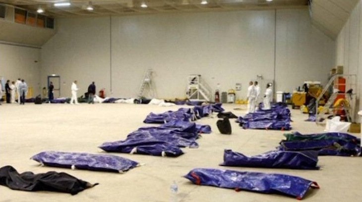 Η μεγαλύτερη τραγωδία της Μεσογείου: 700 μετανάστες νεκροί στη θάλασσα [εικόνες&βίντεο] | iefimerida.gr 2