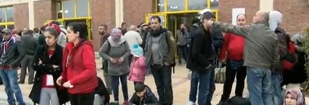 Καταυλισμός μεταναστών το λιμάνι του Πειραιά -Εφθασαν ακόμη 1.700 | iefimerida.gr 0