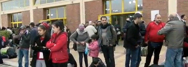 Καταυλισμός μεταναστών το λιμάνι του Πειραιά -Εφθασαν ακόμη 1.700 | iefimerida.gr 1